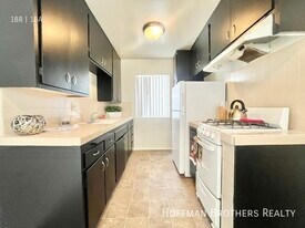 11275 Huston St in Los Angeles, CA - Building Photo