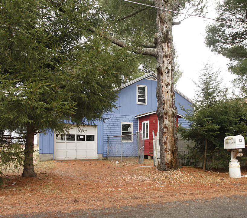 13 Van Tassel Ln in Oneonta, NY - Foto de edificio