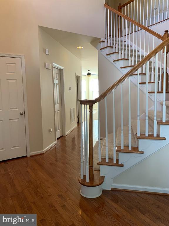 8379 Academy Rd in Ellicott City, MD - Foto de edificio - Building Photo