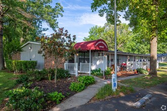 Stratford Apartments in Gallatin, TN - Foto de edificio - Building Photo