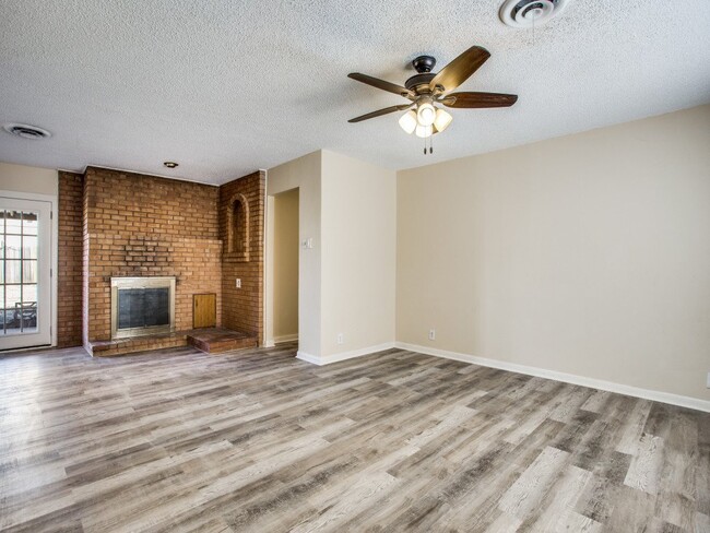 420 Vicki Pl in Hurst, TX - Building Photo - Building Photo