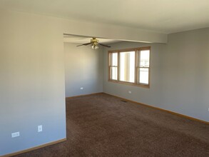 7869 W Cahill Terrace in Chicago, IL - Building Photo - Building Photo
