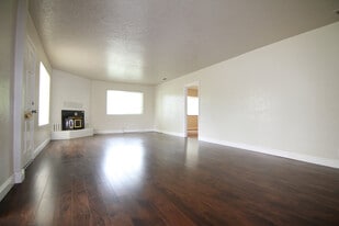 1704 Sunset Ave in Chico, CA - Building Photo
