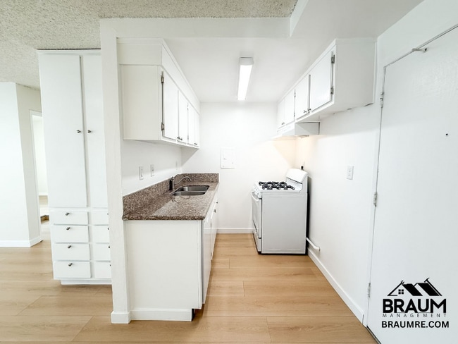 5461 Kester Ave in Los Angeles, CA - Building Photo - Building Photo