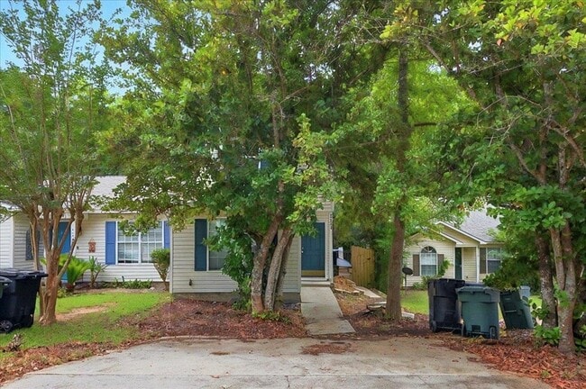 3001 Oak Park Ct in Tallahassee, FL - Building Photo - Building Photo