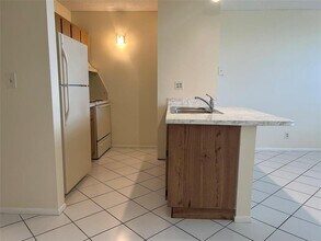 2401 Riverside Dr in Coral Springs, FL - Building Photo - Building Photo