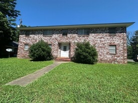 1000 N Denver Ave in Russellville, AR - Building Photo