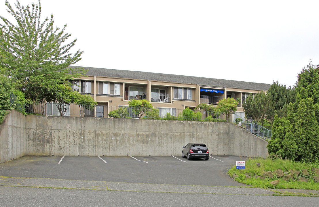 Sunrise Apartments in Everett, WA - Building Photo