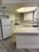 8353 Lake Dr in Doral, FL - Building Photo - Building Photo