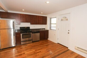 1120 W Oakdale in Chicago, IL - Building Photo - Building Photo