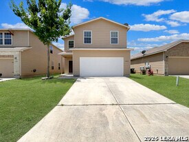 11838 Twin Oaks Path in San Antonio, TX - Building Photo