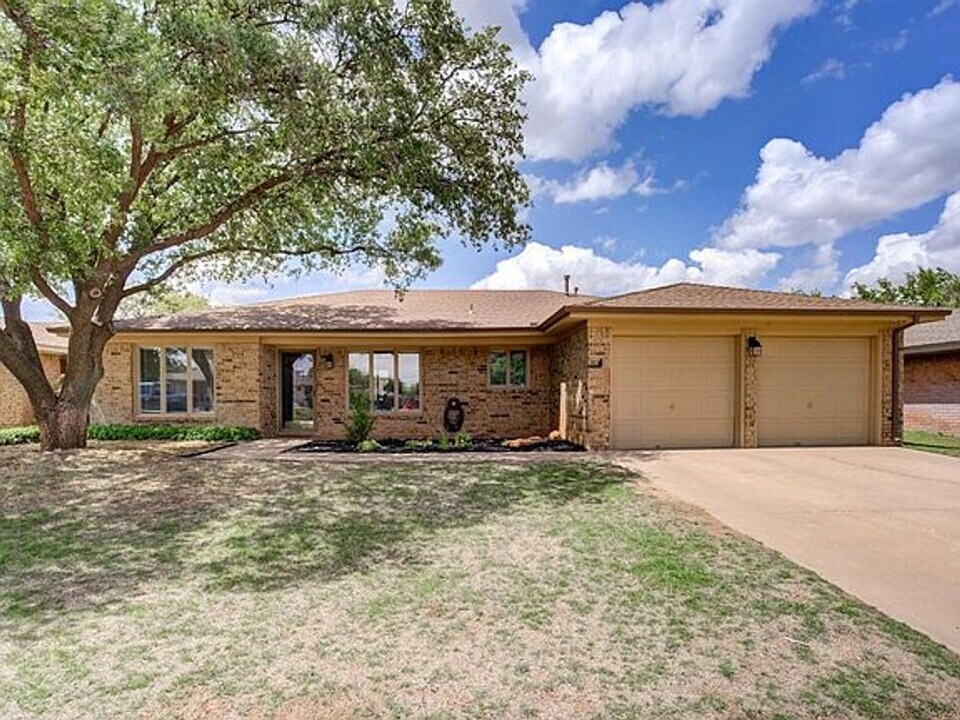 5222 94th St in Lubbock, TX - Foto de edificio