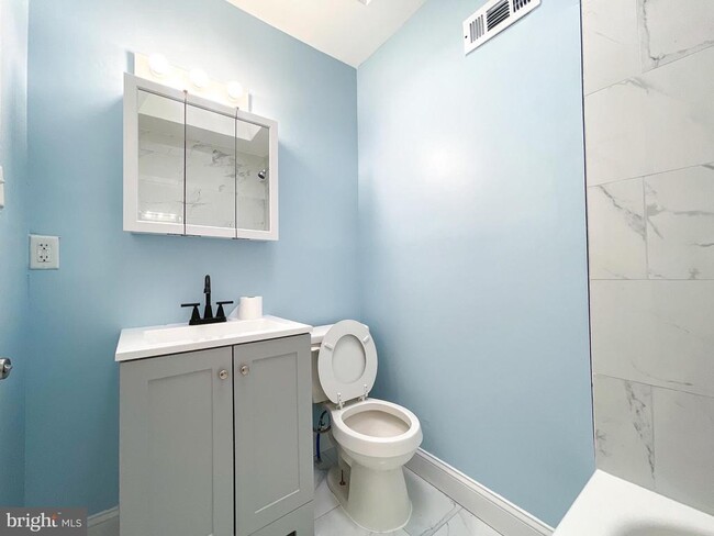 6818 Wyncote Ave in Philadelphia, PA - Building Photo - Building Photo