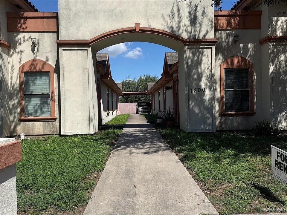 9 West Dr in Pharr, TX - Foto de edificio