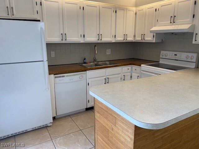 5241 Cedarbend Dr in Ft. Myers, FL - Building Photo