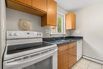 1620 Farmington Ave in Farmington, CT - Building Photo - Building Photo