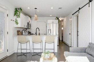 2901 Glen Rae St in Austin, TX - Building Photo - Building Photo