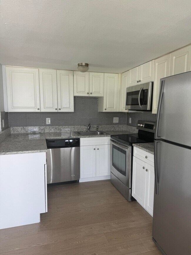 1501 Crescent Cir in Lake Park, FL - Building Photo - Building Photo