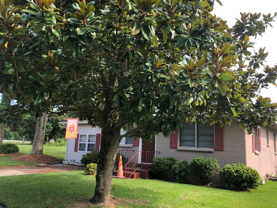 107 Smith St in Four Oaks, NC - Building Photo