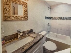 8946 S Exchange Ave, Unit Garden Unit in Chicago, IL - Building Photo - Building Photo