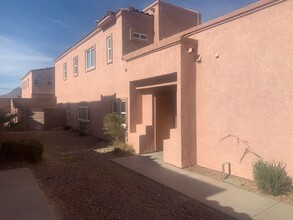 450 E Sunset Rd in Henderson, NV - Building Photo - Building Photo