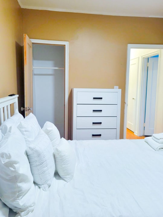 9404 Avenue B in Brooklyn, NY - Building Photo