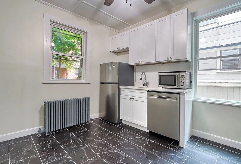 17 Pond St, Unit 1 in Boston, MA - Foto de edificio