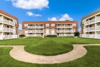 Chartwell in Virginia Beach, VA - Building Photo - Building Photo