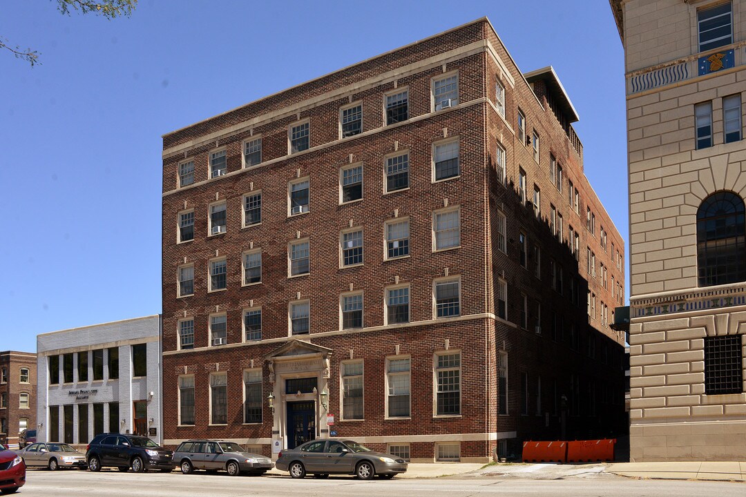 Blue Triangle in Indianapolis, IN - Foto de edificio