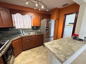 8350 Taft St in Pembroke Pines, FL - Building Photo - Building Photo
