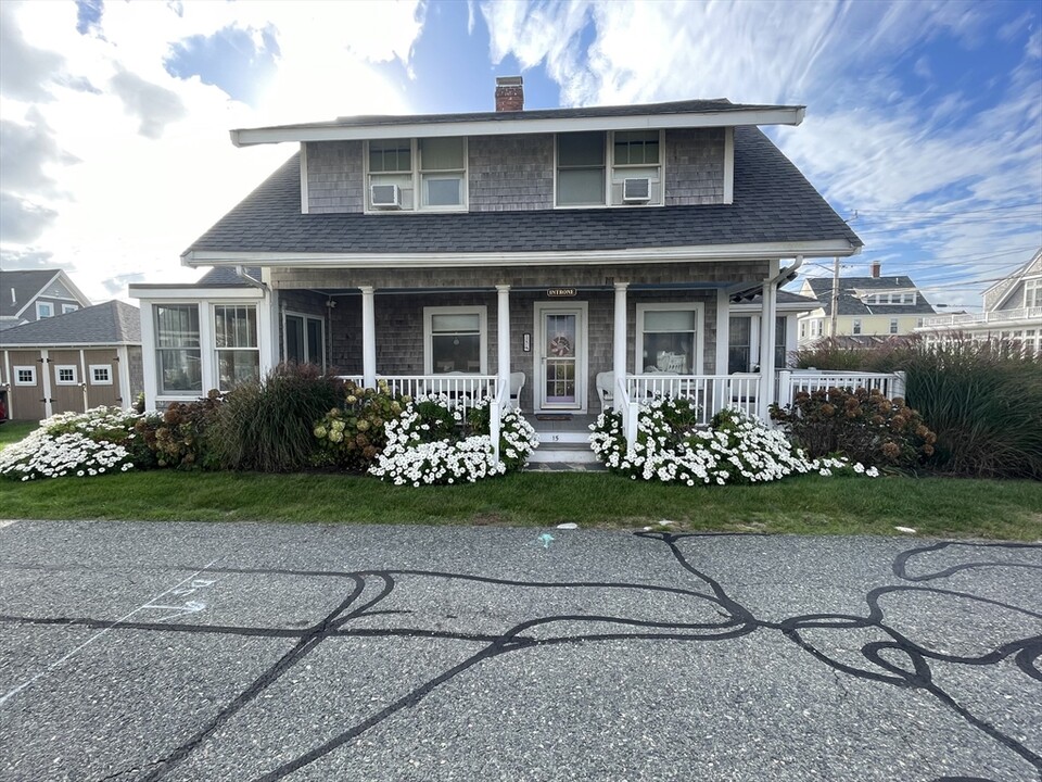 15 Puritan St in Marshfield, MA - Building Photo