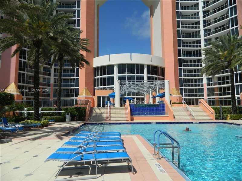 19333 Collins Ave, Unit 1606 in Sunny Isles Beach, FL - Building Photo