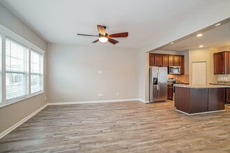 6334 Oak Trail Dr in Galloway, OH - Building Photo - Building Photo