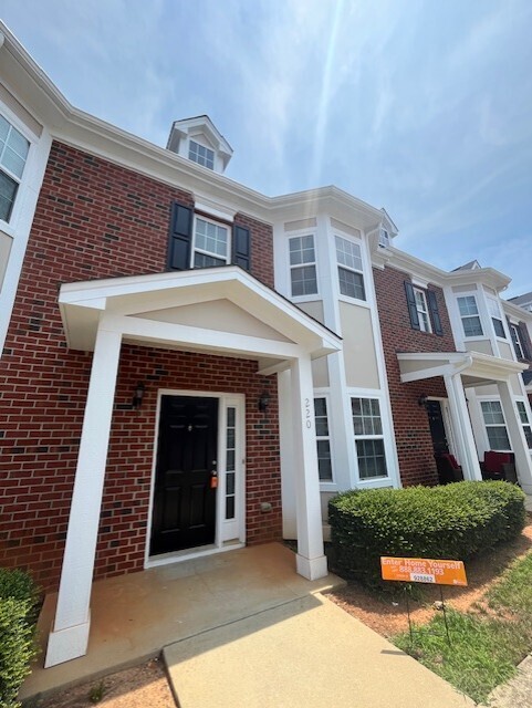 220 Maynard Summit Way in Cary, NC - Building Photo