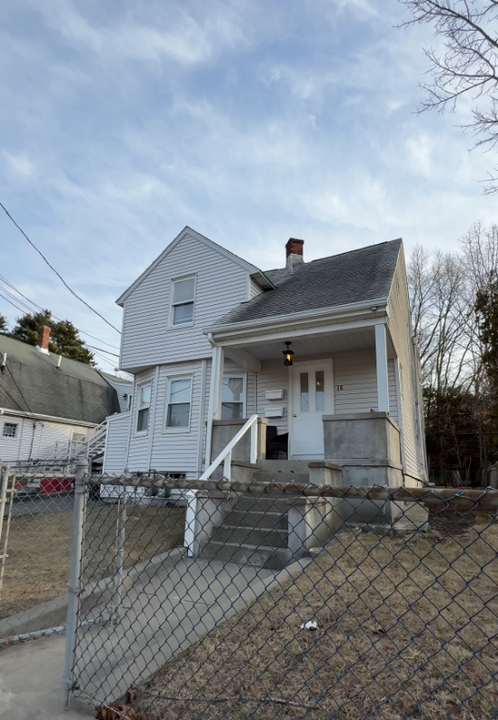18 Water St in Stoughton, MA - Building Photo