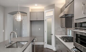 12423 NW Fernleaf Ln in Portland, OR - Building Photo - Building Photo