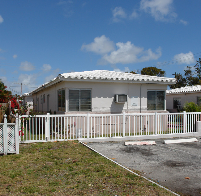 1903 Thomas St in Hollywood, FL - Building Photo - Building Photo