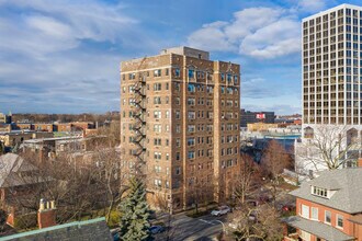 The Bostonian in Chicago, IL - Building Photo - Building Photo