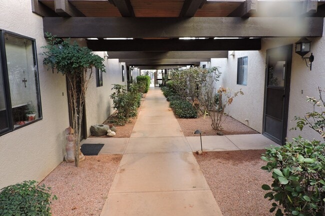 65 Verde Valley School Rd in Sedona, AZ - Building Photo - Building Photo