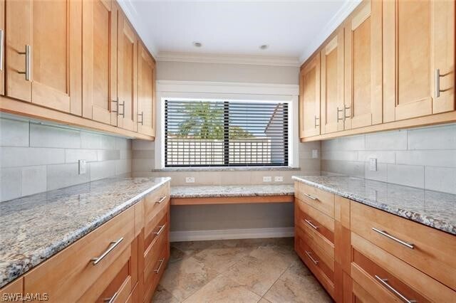 551 Beachwalk Cir in Naples, FL - Building Photo