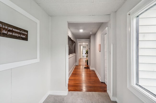 property at 606 Moreland Ave SE