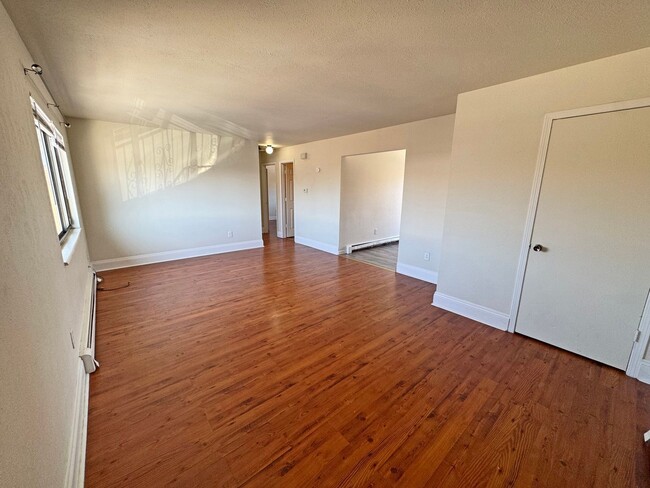 property at 924 E 5th St