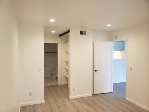 2323 Huntington St in Huntington Beach, CA - Foto de edificio - Building Photo