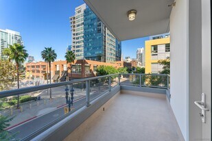 253 Tenth Ave in San Diego, CA - Building Photo