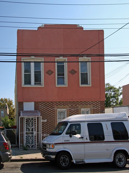 947 Crescent St 4 in Brooklyn, NY - Foto de edificio