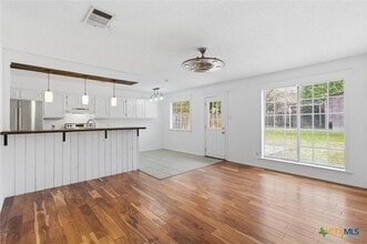 1917 Nevada St in San Marcos, TX - Building Photo - Building Photo