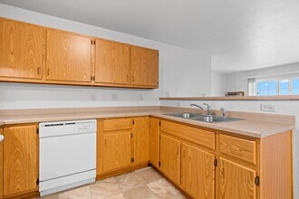 Gateway Estates Apartments in Beloit, WI - Foto de edificio - Building Photo