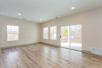 Adam's Ridge Apartments in Holland, MI - Building Photo - Interior Photo