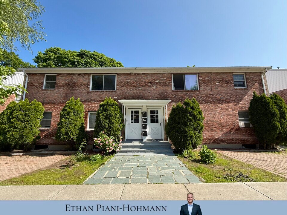 45 Aldrich Rd, Unit A in Watertown, MA - Building Photo