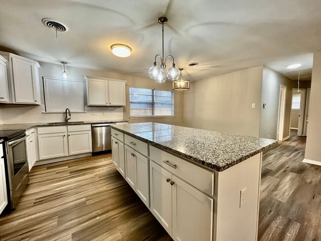 1003 Watson Pl in Benton, AR - Building Photo - Building Photo